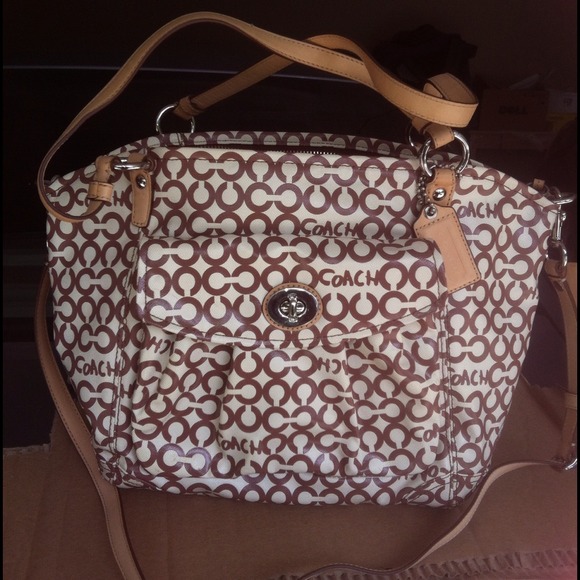 ⬇REDUCED⬇Like New Coach large op art Leah Purse