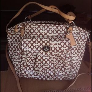 ⬇REDUCED⬇Like New Coach large op art Leah Purse