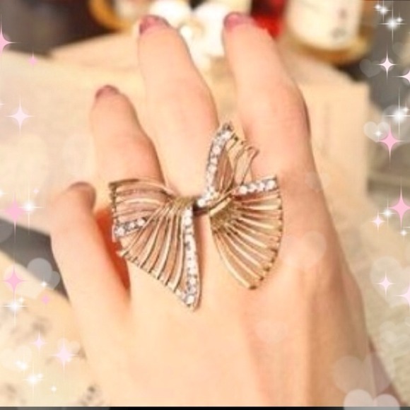 🌟SOLD🌟 Gold bow cocktail ring🌟