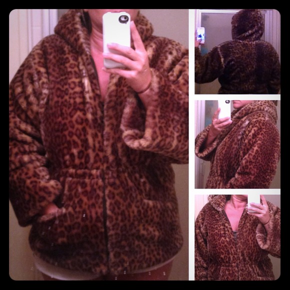 Zip up leopard print jacket with hood