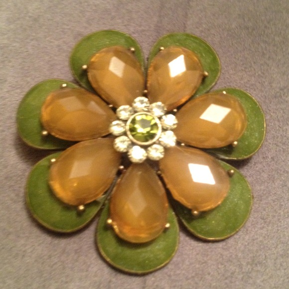 Flower pin - Picture 1 of 2