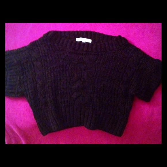 Reserved💋Charlotte Russe BLACK CROPPED SWEATER🎀