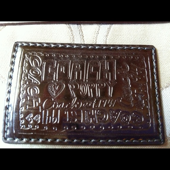 Authentic Poppy Coach Purse - Picture 2 of 4