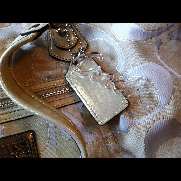 Authentic Poppy Coach Purse - Picture 4 of 4