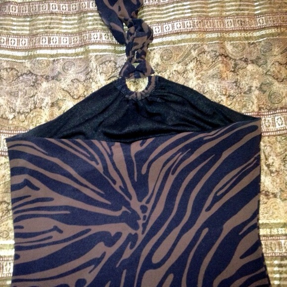 Adorable print halter top - Picture 2 of 3