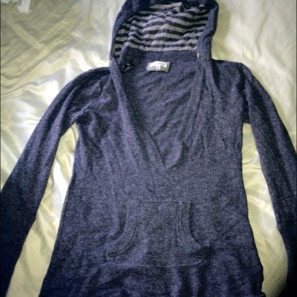 Cute light brown sweater with hoodie!!