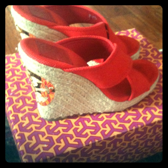 REDUCED!! Tory Burch red/coral wedges