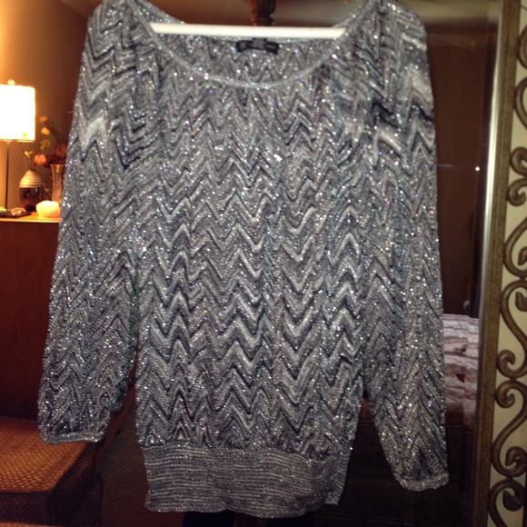 Sold..Fancy top - Picture 2 of 2