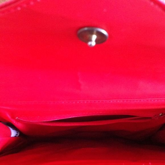 Red Shoulder Purse - Picture 3 of 3