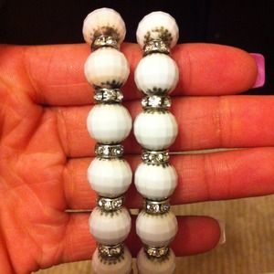 Forever 21 off-white beaded bracelets 👍