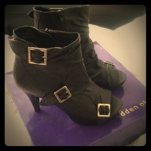 ⚡SOLD⚡Madden Girl peep-toe booties