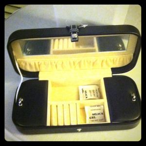 ✨Travel jewelry box. New!✨