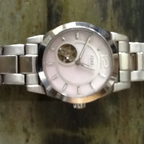Fossil Accessories - 🎀FOSSIL Silver watch w/ pink Face🎀