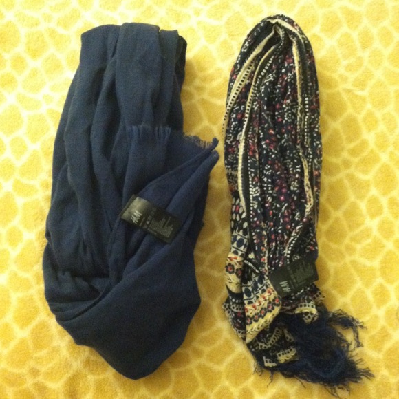 SOLD 💋 Two h&m scarves 😍 - Picture 1 of 4