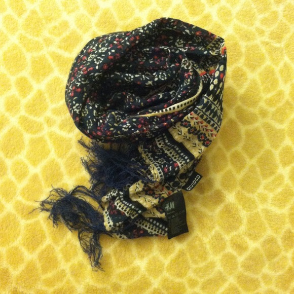 SOLD 💋 Two h&m scarves 😍 - Picture 2 of 4