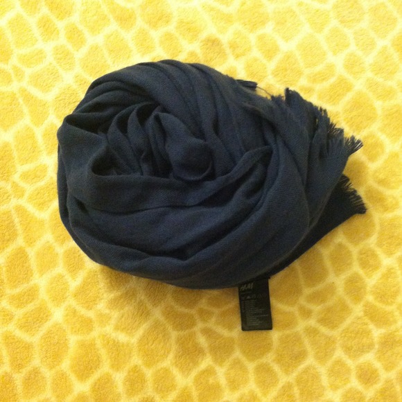 SOLD 💋 Two h&m scarves 😍 - Picture 3 of 4