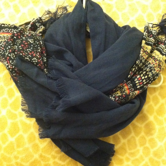 SOLD 💋 Two h&m scarves 😍 - Picture 4 of 4