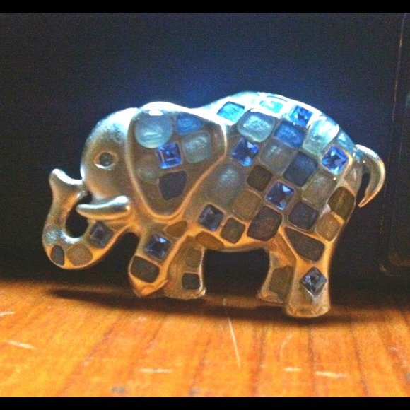 Stoned Elephant Pin - Picture 2 of 3