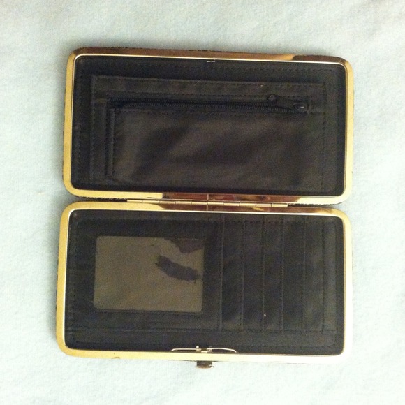 SOLD 💋💋 3 cute wallets - Picture 2 of 4