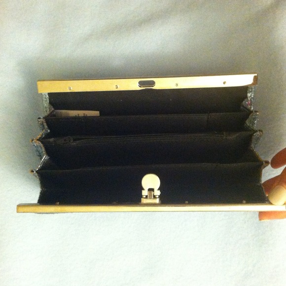 SOLD 💋💋 3 cute wallets - Picture 3 of 4