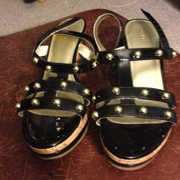 Unique wedge - Picture 2 of 2