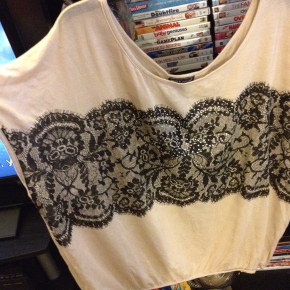 ❌SOLD ❌Beige lace detail shirt!