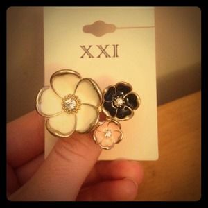 Forever 21 flower ring