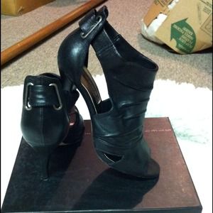 Black stilettos with rouching on front