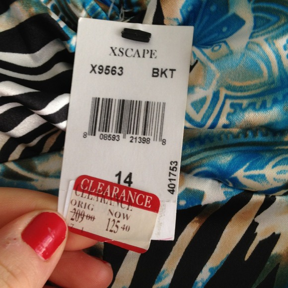 Just detachment of thread in the back, very small - Picture 4 of 4