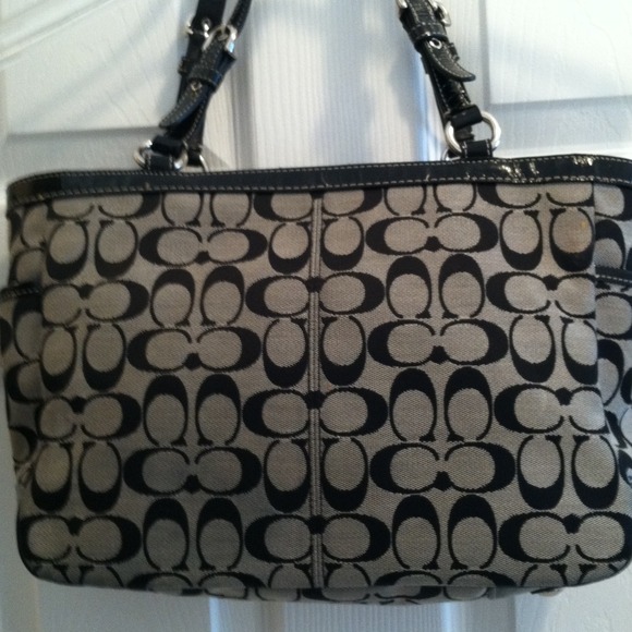 Black Coach Bag - Picture 4 of 4