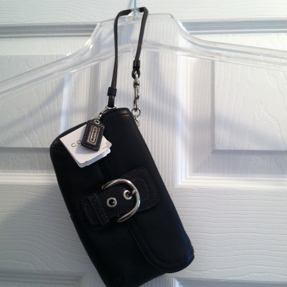 🌸SOLD🌸  NWT - Black Coach Wristlet