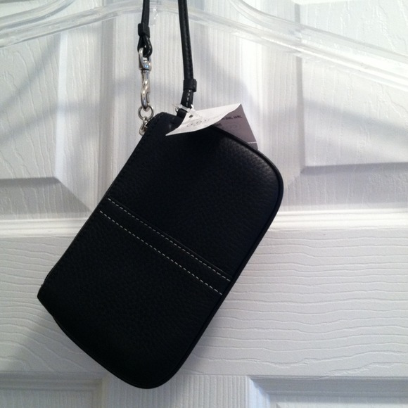🌸SOLD🌸 NWT - Black Coach Small Wristlet