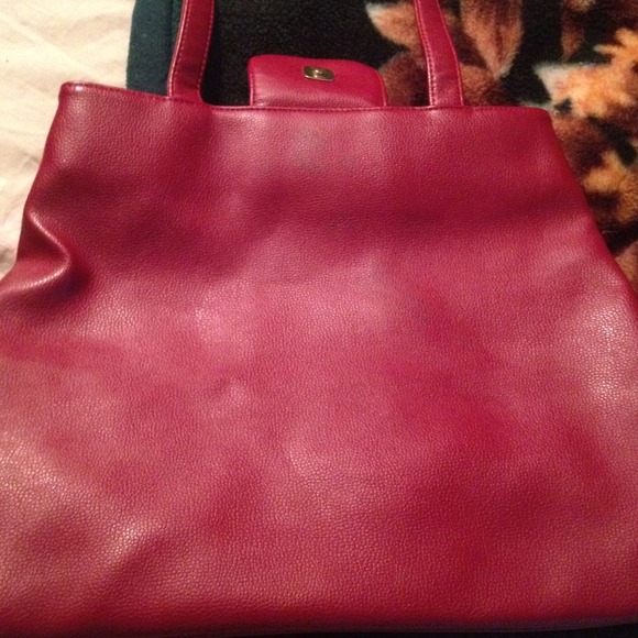 Red leather - Picture 2 of 3