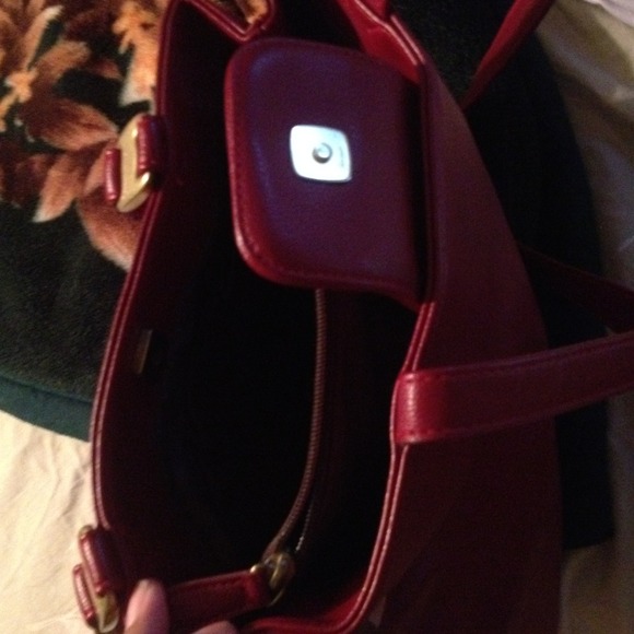 Red leather - Picture 3 of 3