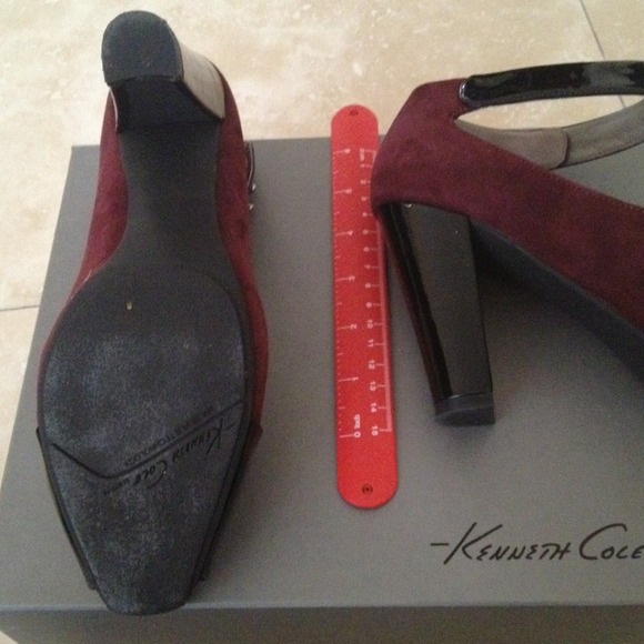 Kenneth Cole heels. Like new. - Picture 4 of 4