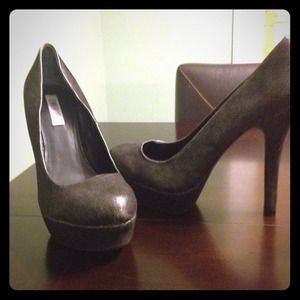 Super cute brand New black J Lo heels. size 10