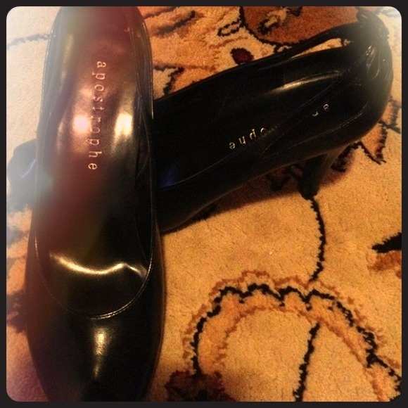 Black pumps