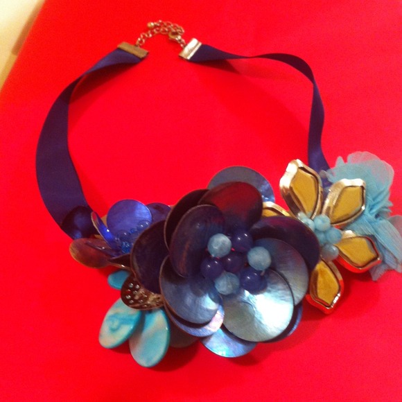 Flower chocker- necklace