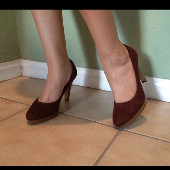 Shoes - Brown heels