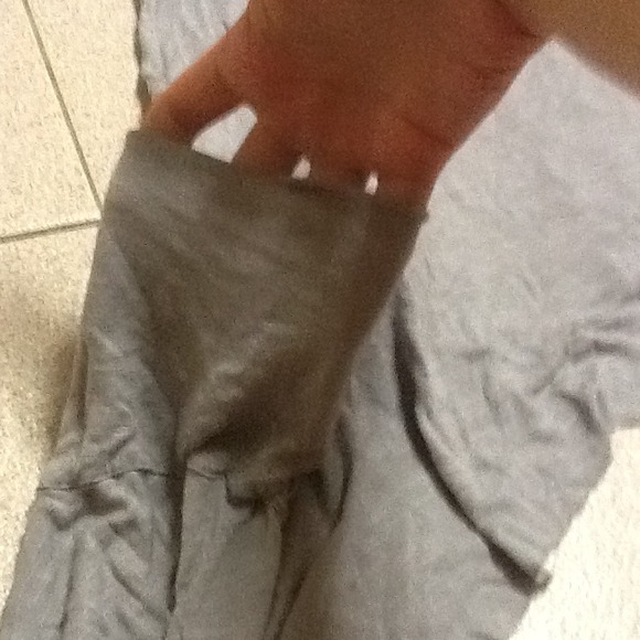 🔴SOLDGray shirt. - Picture 2 of 4