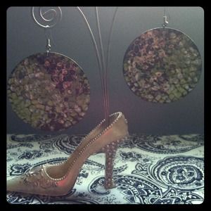 *SOLD* lightweight lime, bronze color earrings