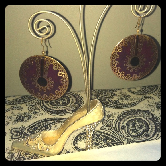 SOLD Wine, black, and gold tone earrings