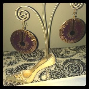 SOLD Wine, black, and gold tone earrings