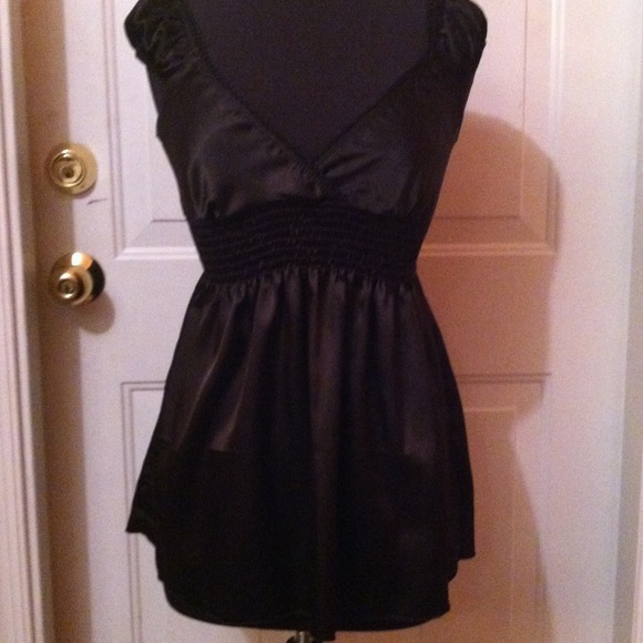 Black Low Cut Top