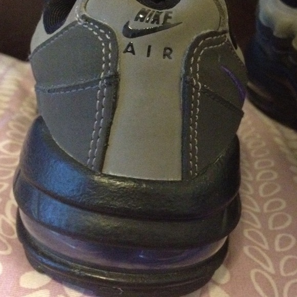 Children's Airmax sneakers. Size 13 - Picture 2 of 4