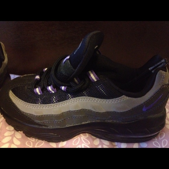 Children's Airmax sneakers. Size 13 - Picture 4 of 4