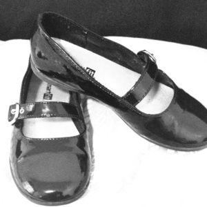 Children's dress shoe. Size 13.