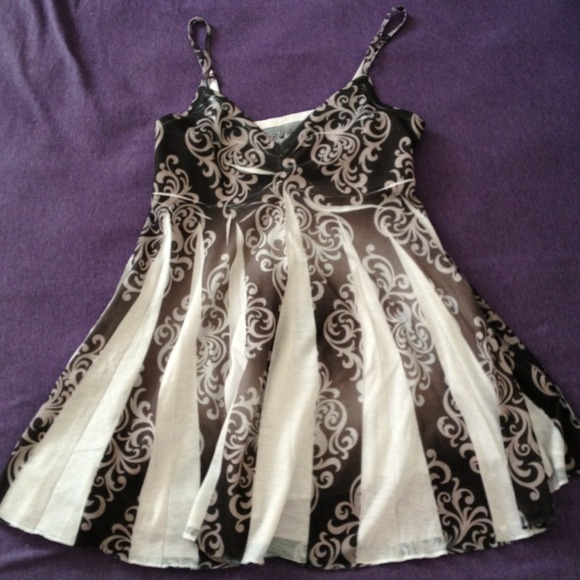 Traded- Adorable spaghetti strap top