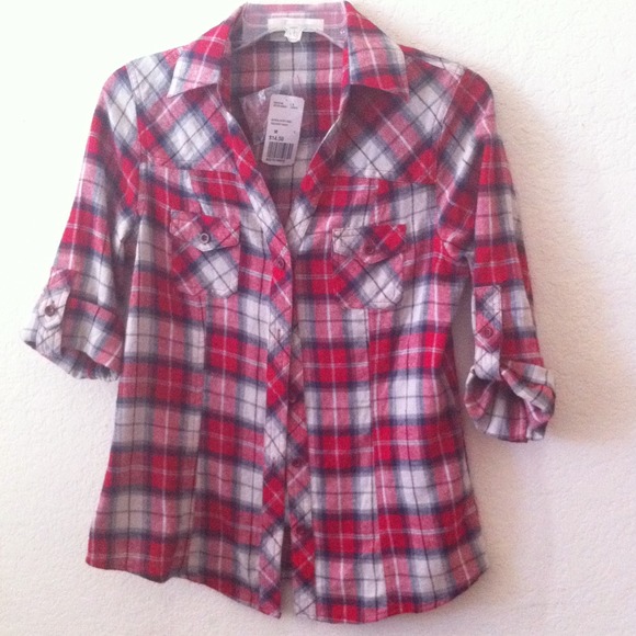 SOLDCute plaid button up top