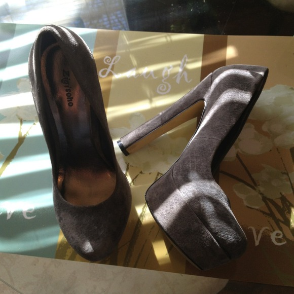 ***SOLD*****Gray platform stilletos - Picture 2 of 4